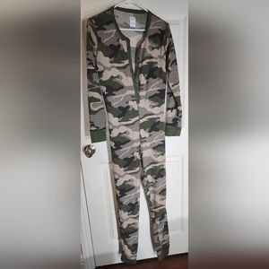 Women's size M/L Camouflage Thermal union suit
